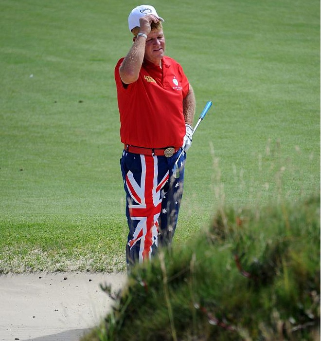 El veterano golfista John Daly dio la nota con sus pantalones estrellados en el Australian Open.