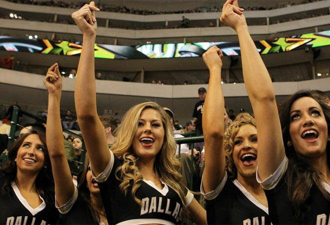 Las 'Ice Girls' de Dallas lo dieron todo en el American Airlines Center en el partido ante Los Angeles Kings.