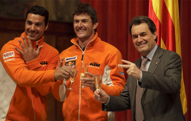 El presidente de la Generalitat recibi al ganador del Dakar, que estuvo en todo momento acompaado por Joan Pedrero