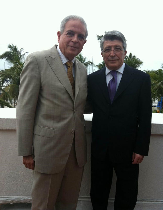 Enrique Cerezo recibió un homenaje en Miami por su labor como productor y distribuidor cinematográfico.