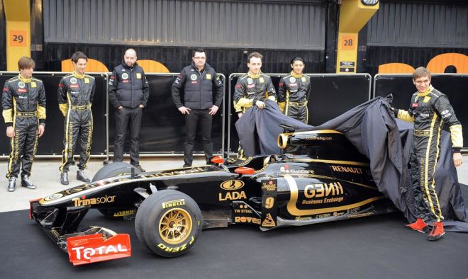 La escudera Lotus Renault ha presentado este lunes su nuevo monoplaza, el 'R31', junto a sus dos pilotos oficiales, Robert Kubica y Vitaly Petrov.