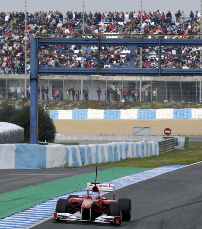 El circuito de Jerez de la Frontera volvi a llenarse de aficionados que no quisieron perderse de nuevo a Fernando Alonso, el ms vitoreado, en accin con su flamante Ferrari F150th Italia.