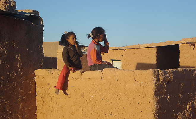 Los corredores son bienvenidos por el pueblo Saharaui.