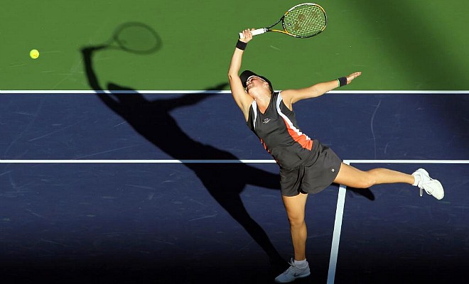 La rusa Alisa Kleybanova realiz un golpe de volea de una forma muy poco convencional. Tanto es as que pareca ballet en lugar de tenis.