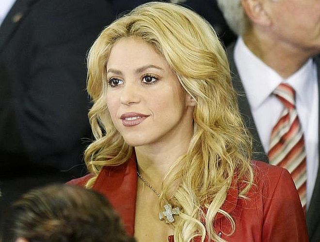 Shakira no quiso perderse la gran Final de Copa en Valencia. Pero slo tena ojos para Gerard Piqu. Veremos si sale del estadio a ritmo de Waka-Waka...