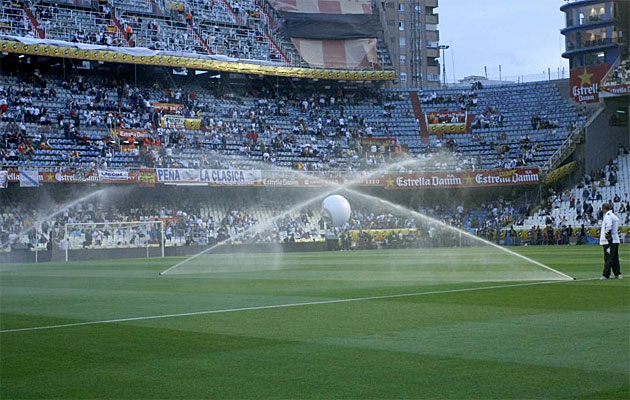 El csped de Mestalla se ha regado por ltima vez entre las 20.20 y las 20.29, una hora y un minuto antes del comienzo de la final.