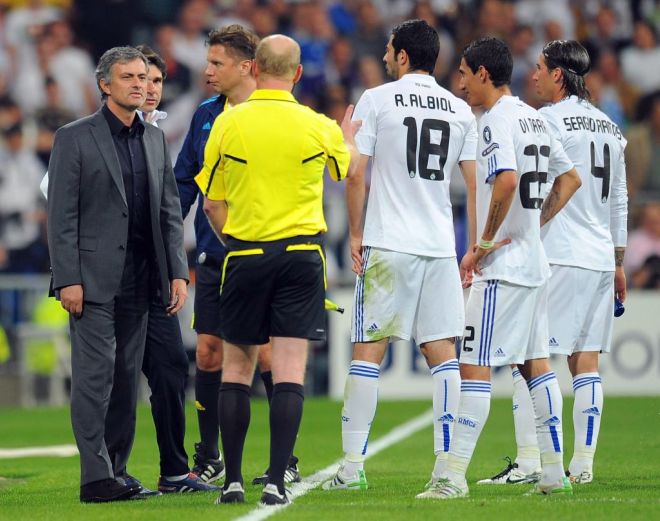 La expulsin de Pepe, que dejaba de nuevo al Madrid con 10, no fue encajada por Mourinho muy bien y el tcnico luso acab siendo expulsado.
