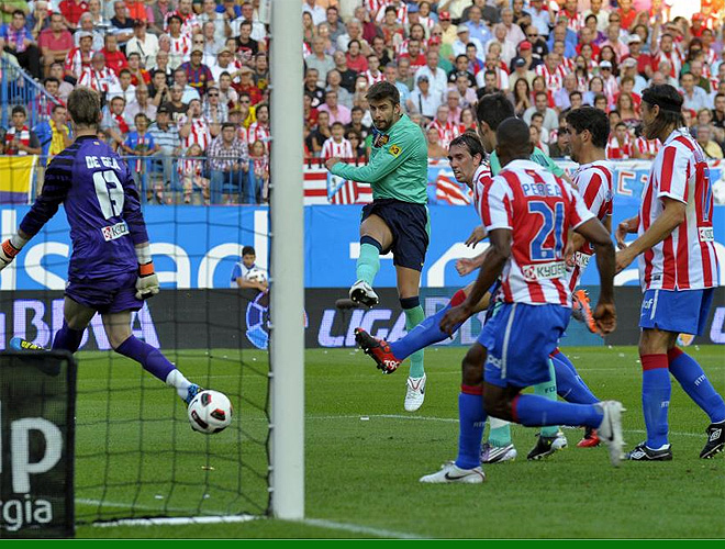 Un gol de Piqué acabó con la mala racha del Barcelona en el Manzanares (1-2)