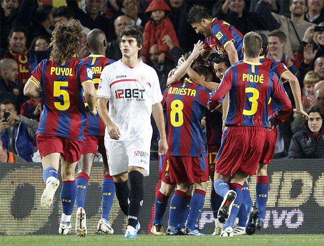 El Barcelona recuperó las buenas sensaciones en casa endosándole una manita al Sevilla. Villa y Messi, por partida doble, y Alves hicieron los goles