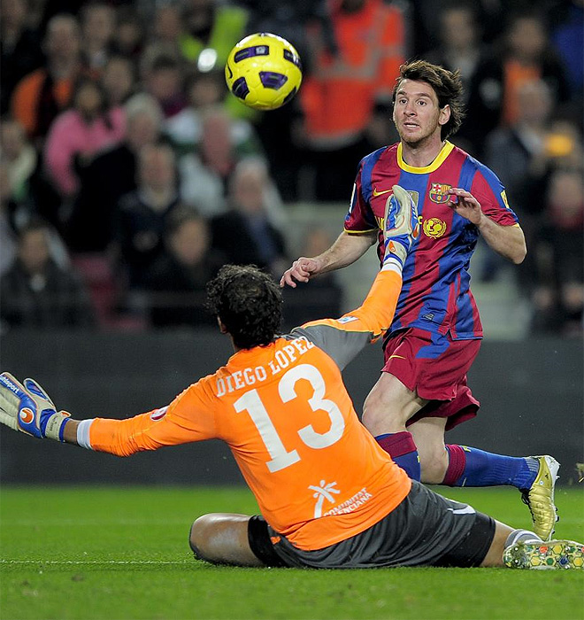 Un doblete de Messi y otro gol de Villa resolvieron el difícil envite ante el 'submarino' amarillo (3-1).