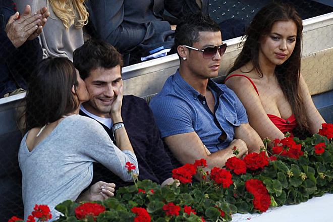 Iker Casillas, junto a su pareja Sara Carbonero, y Cristiano Ronaldo, al lado de su novia Irina Shayk, se dieron cita en la Caja Mgica para ver en directo la final entre Nadal y Djokovic.