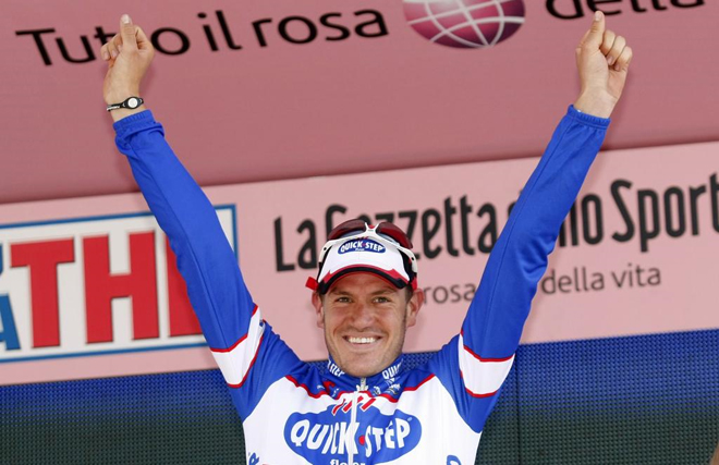 Un año después de celebrar su victoria en la tercera etapa del Giro de Italia (10/05/2010), Wouter ha perdido la vida en la misma etapa de la presente edición.