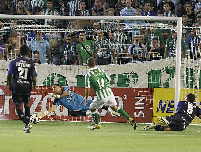 Salva Sevilla anot el segundo gol del encuentro a pase de Rubn Castro. Sin duda, dos de los hroes de la aficin.