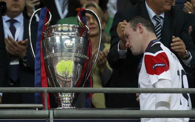 Rooney miraba con deseo la Copa de Europa, pero ya tena puestas las cintas blaugranas.