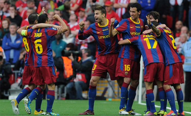 Un gran pase de Xavi fue aprovechado por Pedro para adelantar al Barcelona en la final. Los jugadores lo celebraron con mucha alegra.
