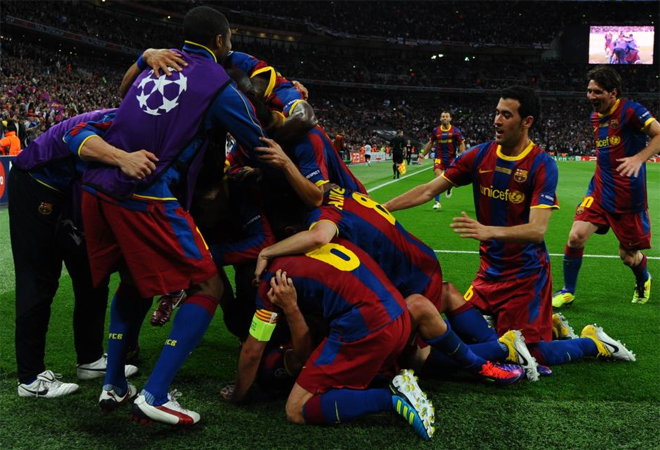 Todos los jugadores del Barcelona celebraron efusivamente el tercer tanto de Villa que acerc la cuarta Copa de Europa a los azulgranas.