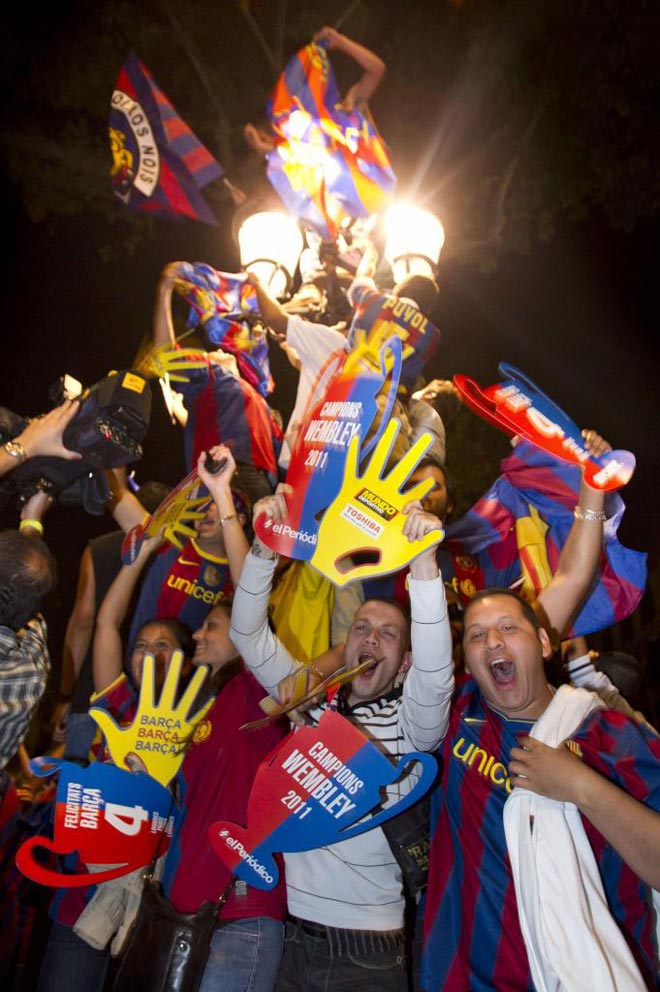 Miles de aficionados del Barcelona celebraron el triunfo del equipo azulgrana en la final de la Liga de Campeones.