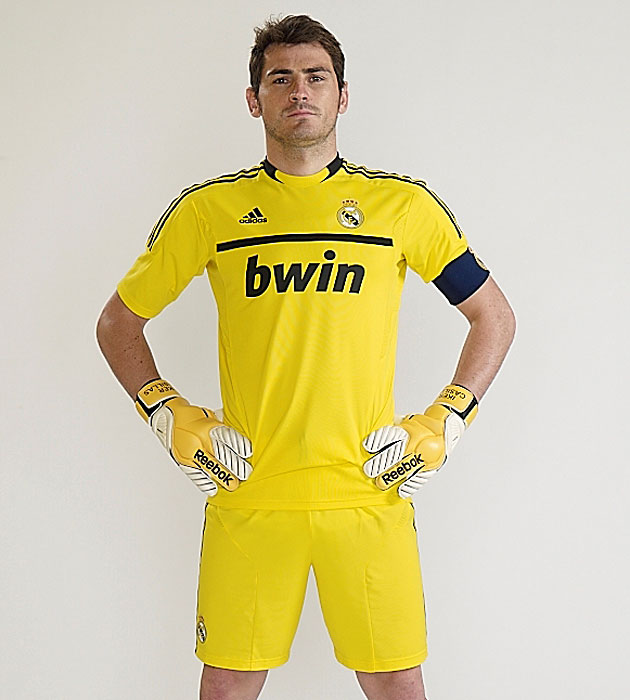 Ser una de las garndes novedades de la prxima temporada. Iker Casillas jugar en los partidos de casa con esta elstica amarilla que alarmar a los ms supersticiosos.