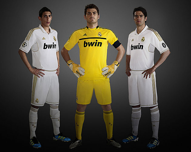 Blanco y dorado para los jugadores de campo y amarillo y negro para el guardameta. stos son los colores del Real Madrid para la prxima temporada.