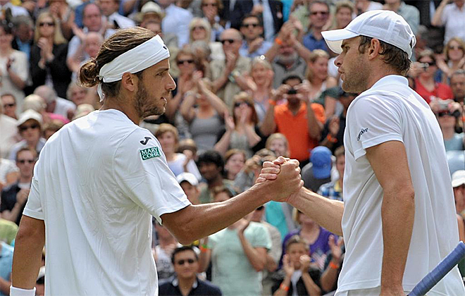 Feliciano L�pez se impuso en tres sets a Andy Roddick y ya est� en los octavos de final de Wimbledon.