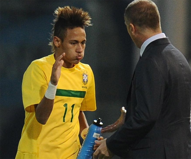 Eso debi de comentarle Menezes a Neymar cuando le quit del campo. El del Santos brill el tercer da.