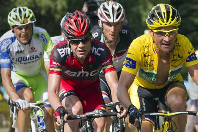 Frank Schleck vigila a Voeckler, Basso a Frank, Evans a todos, Andy a Contador... La desconfianza convirti la etapa reina del Tour en una 'pesadilla'.