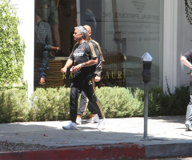 Jos Mourinho aprovech la maana libre para irse de compras. El tcnico portugus se pas por la tienda de Ralph Lauren de Aldon Boulevard de Los ngeles.