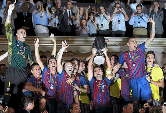 Xavi, capitán azulgrana, alzó la cuarta Supercopa de Europa de la historia del Barcelona.