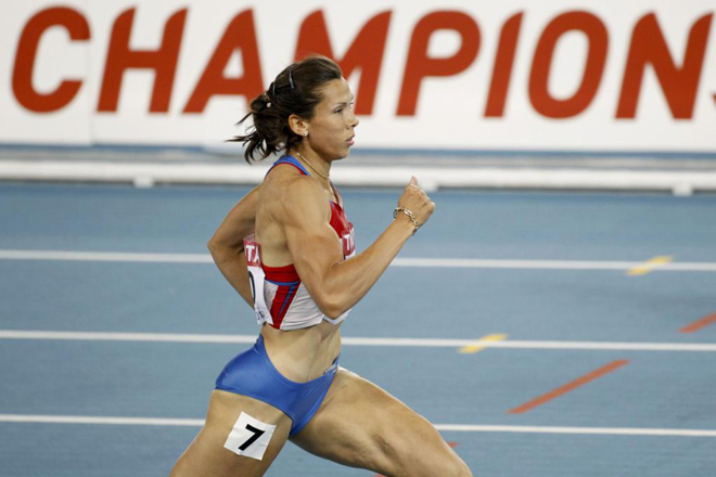 La rusa Anastasiya Kapachinskaya lder con 49.35, pasa a semifinales con 51.43 en Daegu