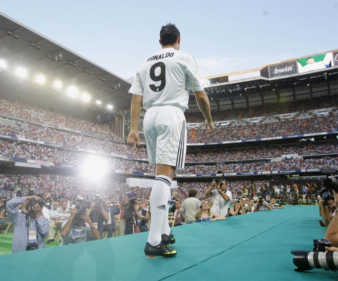 Cristiano Ronaldo reuni a 90.000 madridistas el da de su presentacin en el Bernabu, y eso que no se jugaba un partido de ftbol.