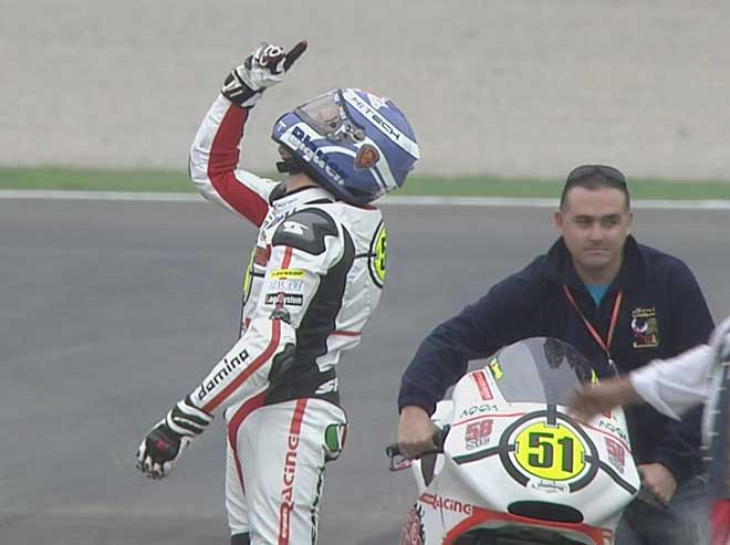 Michele Pirro, integrante del equipo de Fausto Gresini de Moto2, se mostr muy emocionado al ganar la carrera de Moto2 y dedic su victoria a Simoncelli.
