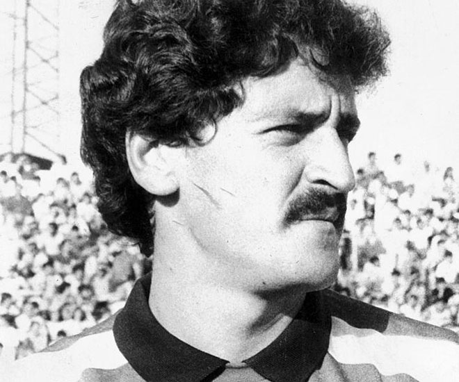 El guardameta lució bigote al principio de su carrera en el Cádiz, donde estuvo desde 1983 a 1988. Lugo se lo afeitó.