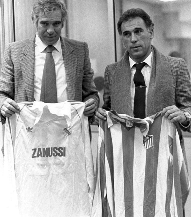 Luis Aragons y Amancio, entrenadores de los equipos de su vida en aquel momento, posaron para MARCA.