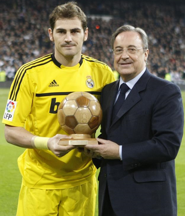 Florentino Prez e Iker Casillas, en el homenaje al portero.