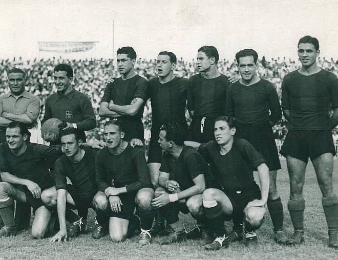 Once del Bara en la final de Copa 1935-36, disputada ante el Madrid. Arriba: Modesto, Iborra, Franco, Domingo Balmanya, Brayo, Areso, Argemi. Abajo: Ventolr, Raich, Escol, Fernndez y Munlloch. Ganaron los blancos por 2-1 en un partido disputado en Mestalla. Era la primera vez que ambos clubes se enfrentaban en una final.