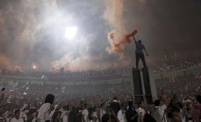 Aficionados del Zamalek egipcio celebran el centenario de su equipo de ftbol tras el partido conmemorativo ante el Atltico de Madrid.