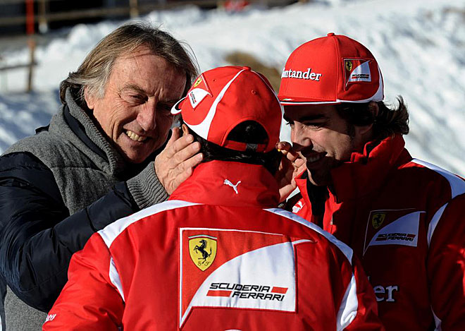 El presidente de Ferrari, Luca di Montezemolo, tiene un gesto carioso con Felipe Massa durante un momento de la jornada de este mircoles.