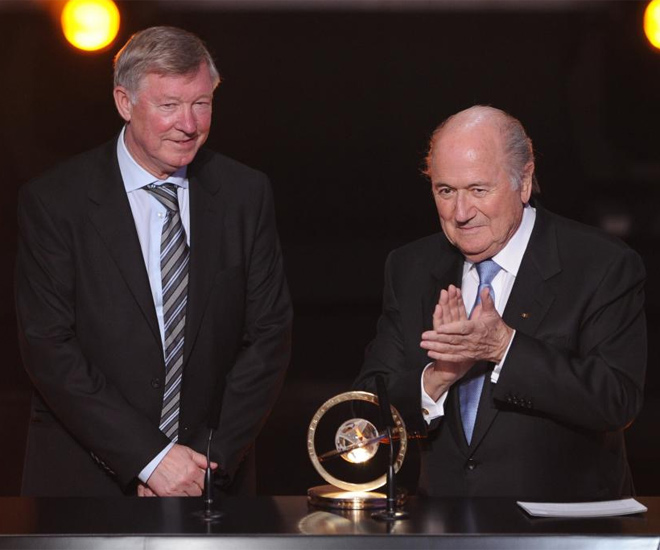 El entrenador del Manchester United, segundo mejor tcnico del ao 2011, recibi el Premio Presidencial de la FIFA, que quiso tener un detalle con Alex.