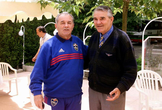Miljanic y Boskov posan juntos durante la celebracin del Campeonato del Mundo de ftbol de 1998 celebrado en Francia.