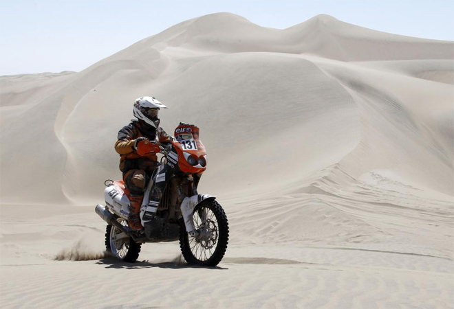 El francs Herve Theuriot conduce su yamaha durante la penltima etapa del Dakar 2012.