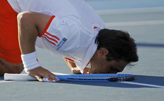 De bien nacidos es ser agradecido y Marcos Baghdatis quiso besar el cemento australiano, el mismo donde en 2006 firmó la única final de Grand Slam que ha disputado en su carrera, para celebrar su victoria en primera ronda en esta edición.