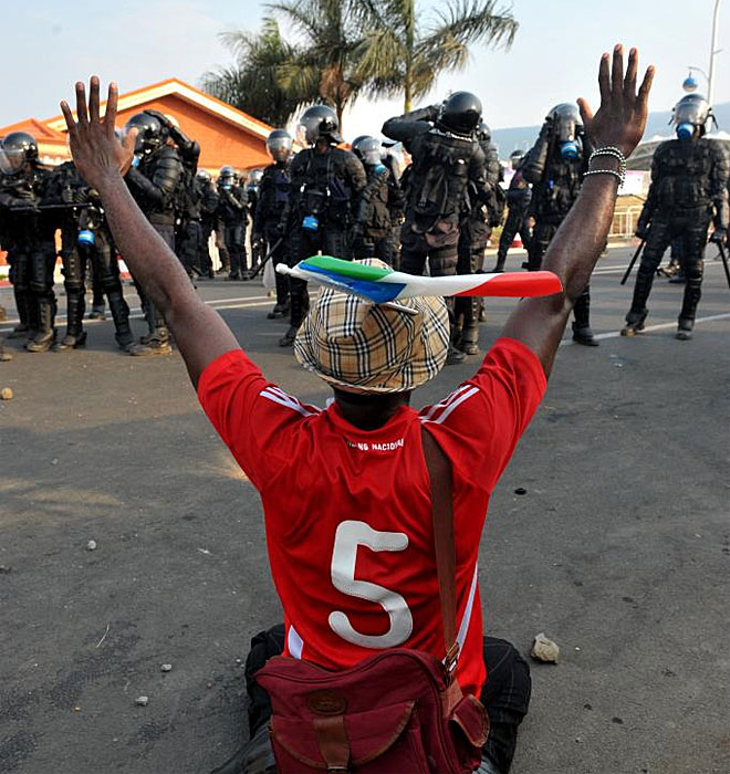 Los disturbios generados en los aledaos del estadio de Malabo marcaron el inicio de la ltima jornada de la fase de grupos