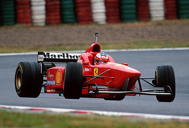 Ferrari estaba perdido y revolucion todo. Lleg Schumacher, pero a los ingenieros se les ocurri poner unos alerones bajsimo. Williams, con el diseo de Newey, arras con Hill y Villeneuve. Michael fue tercero.