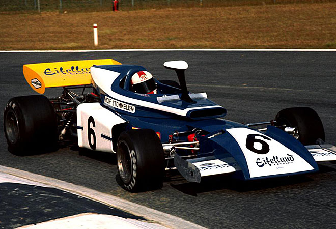 En 1972, Eiffeland le puso un espejo retrovisor en medio a Stommelen. No fue capaz de puntuar. La escudera dur poco en la F1.
