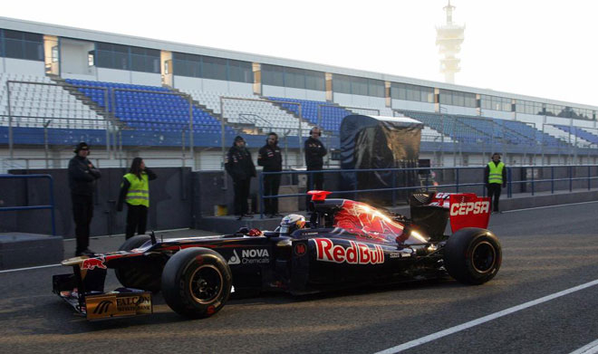 La escudera Toro Rosso present este lunes el STR7 y hoy ya ha comenzado a rodar por el circuito de Jerez.