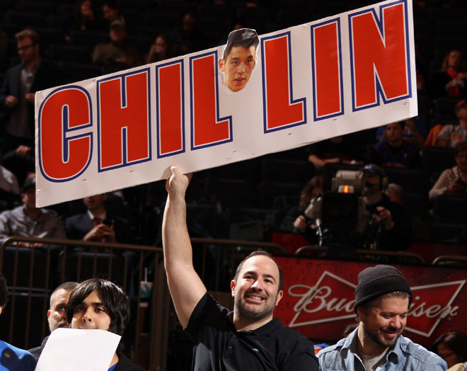 El pblico del Madison Square Garden est completamente entregado a Jeremy Lin, la nueva estrella de los Knicks.
