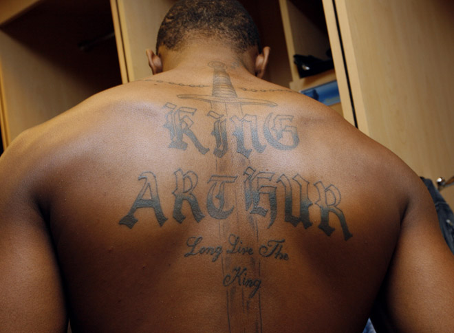 Repaso a algunos de los tatuajes ms espectaculares que lucen los jugadores de la NBA: mensajes motivadores e inspiradores, jeroglficos, caballeros, dragones, rboles familiares y la poca piel que le queda libre a Chris Andersen