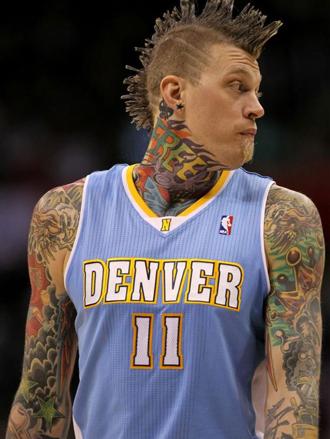 Repaso a algunos de los tatuajes ms espectaculares que lucen los jugadores de la NBA: mensajes motivadores e inspiradores, jeroglficos, caballeros, dragones, rboles familiares y la poca piel que le queda libre a Chris Andersen