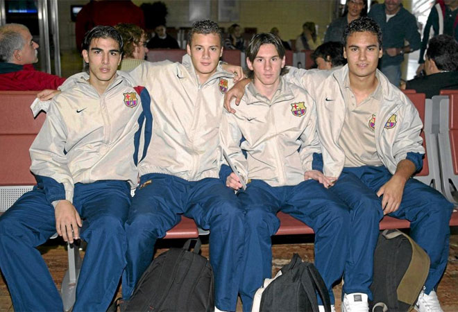 Una de las primeras convocatorias con el primer equipo fue en el ao 2003. En la foto, Messi posa junto a Jordi Gmez, Oriol Riera y Xavier Ginard.