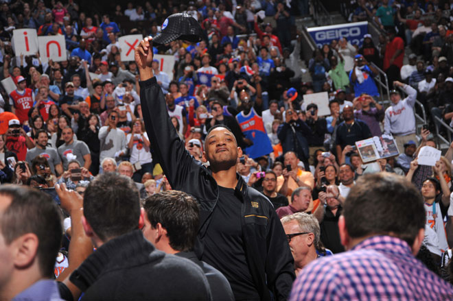 El famoso actor Will Smith fue uno de los rostros populares que no quisieron perderse el partido entre Sixers y Knicks.